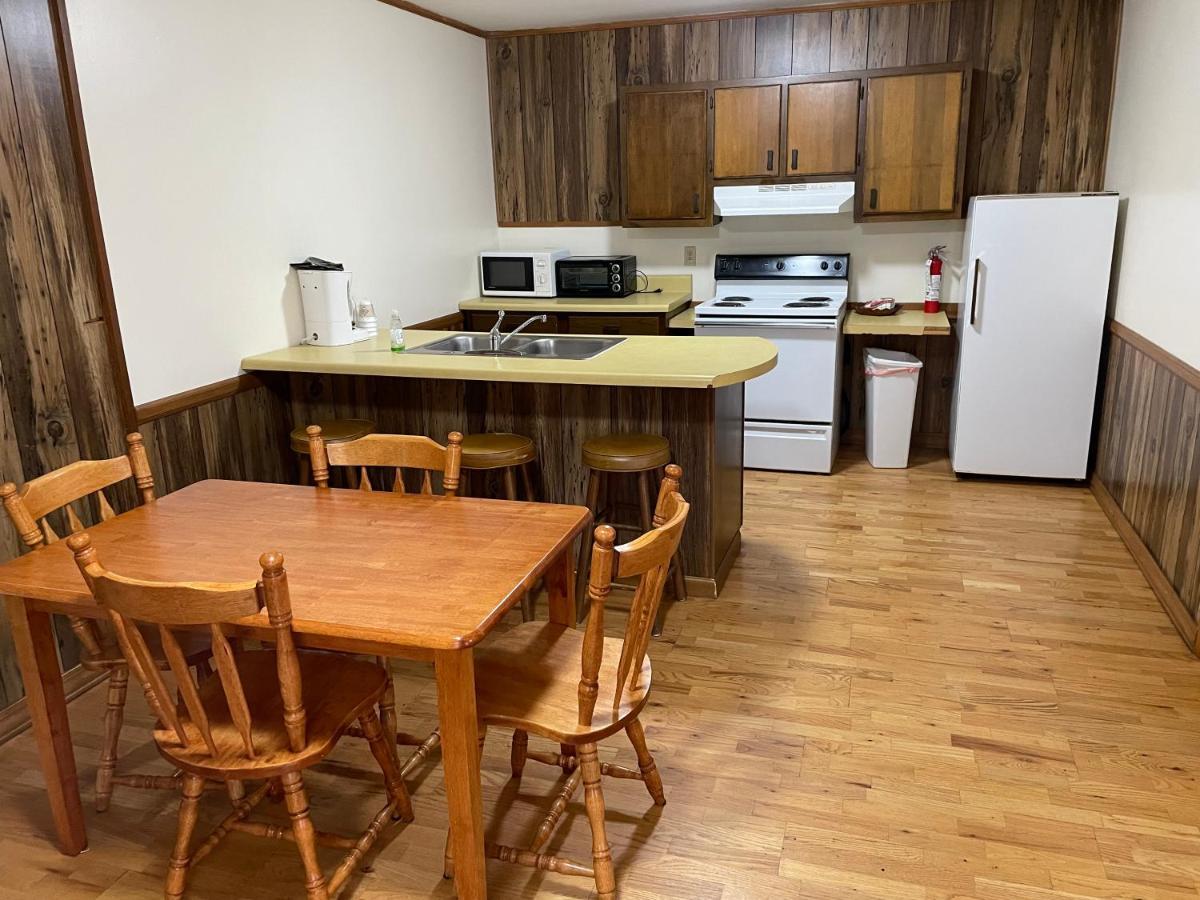 Pine Valley Motel Spruce Pine Екстер'єр фото