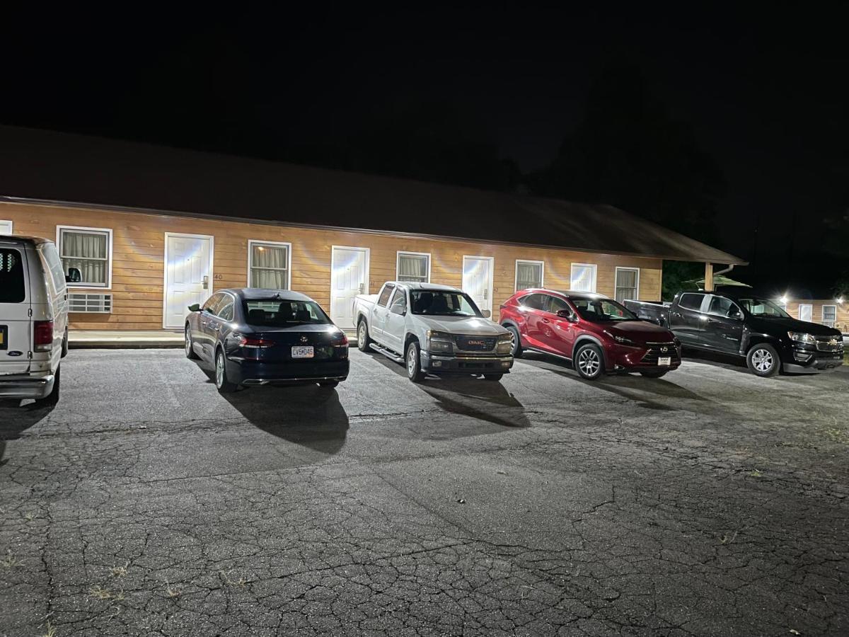 Pine Valley Motel Spruce Pine Екстер'єр фото
