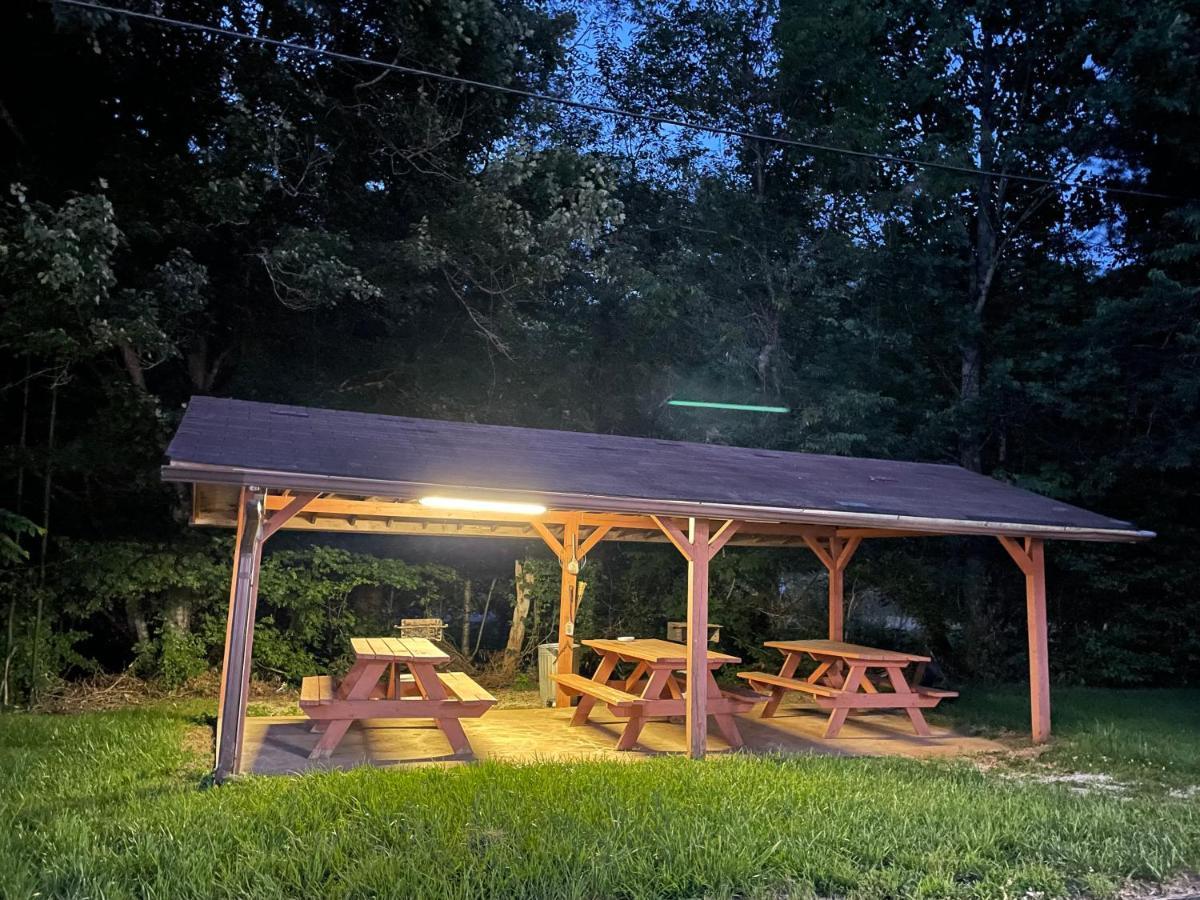 Pine Valley Motel Spruce Pine Екстер'єр фото