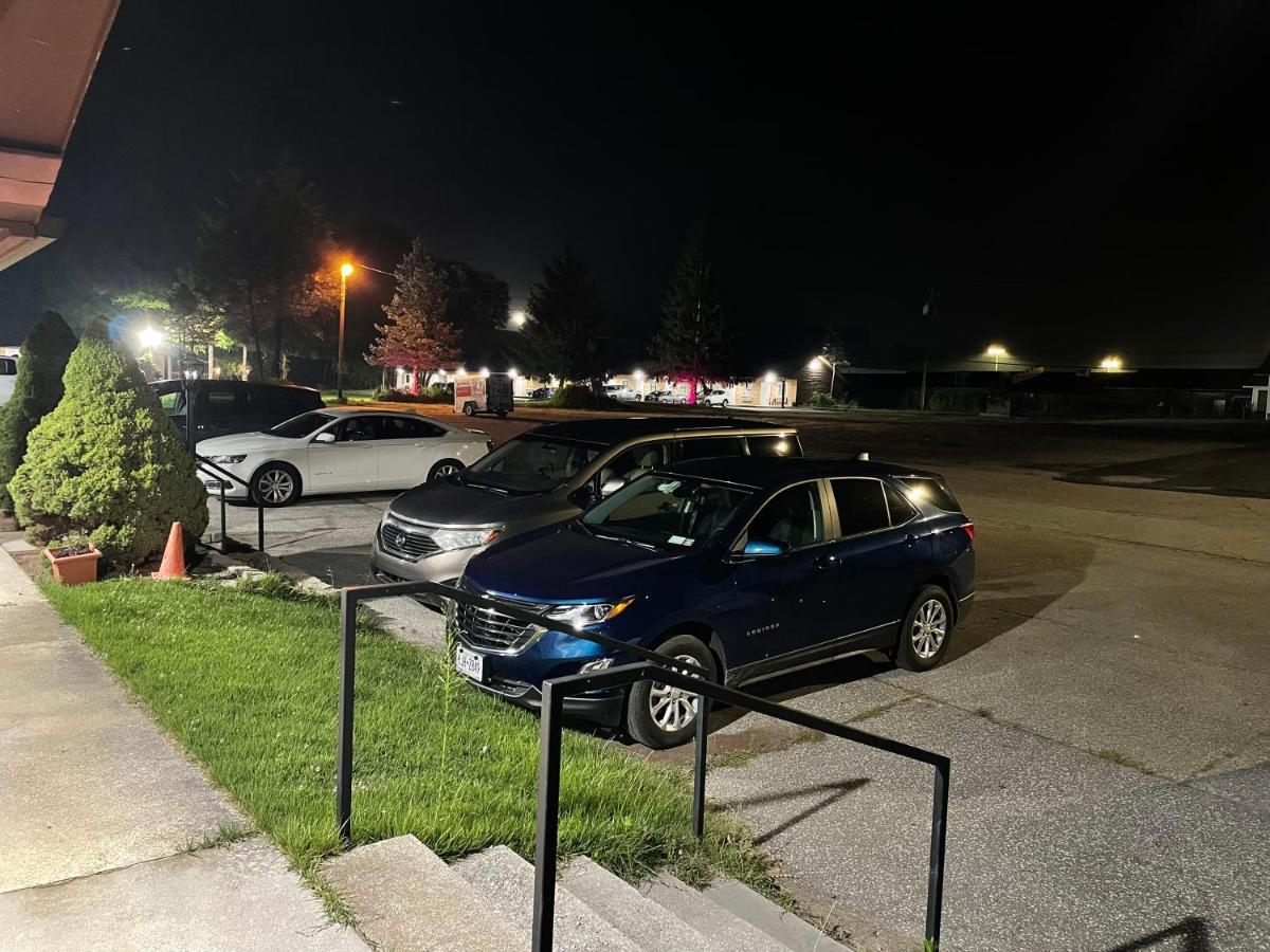Pine Valley Motel Spruce Pine Екстер'єр фото