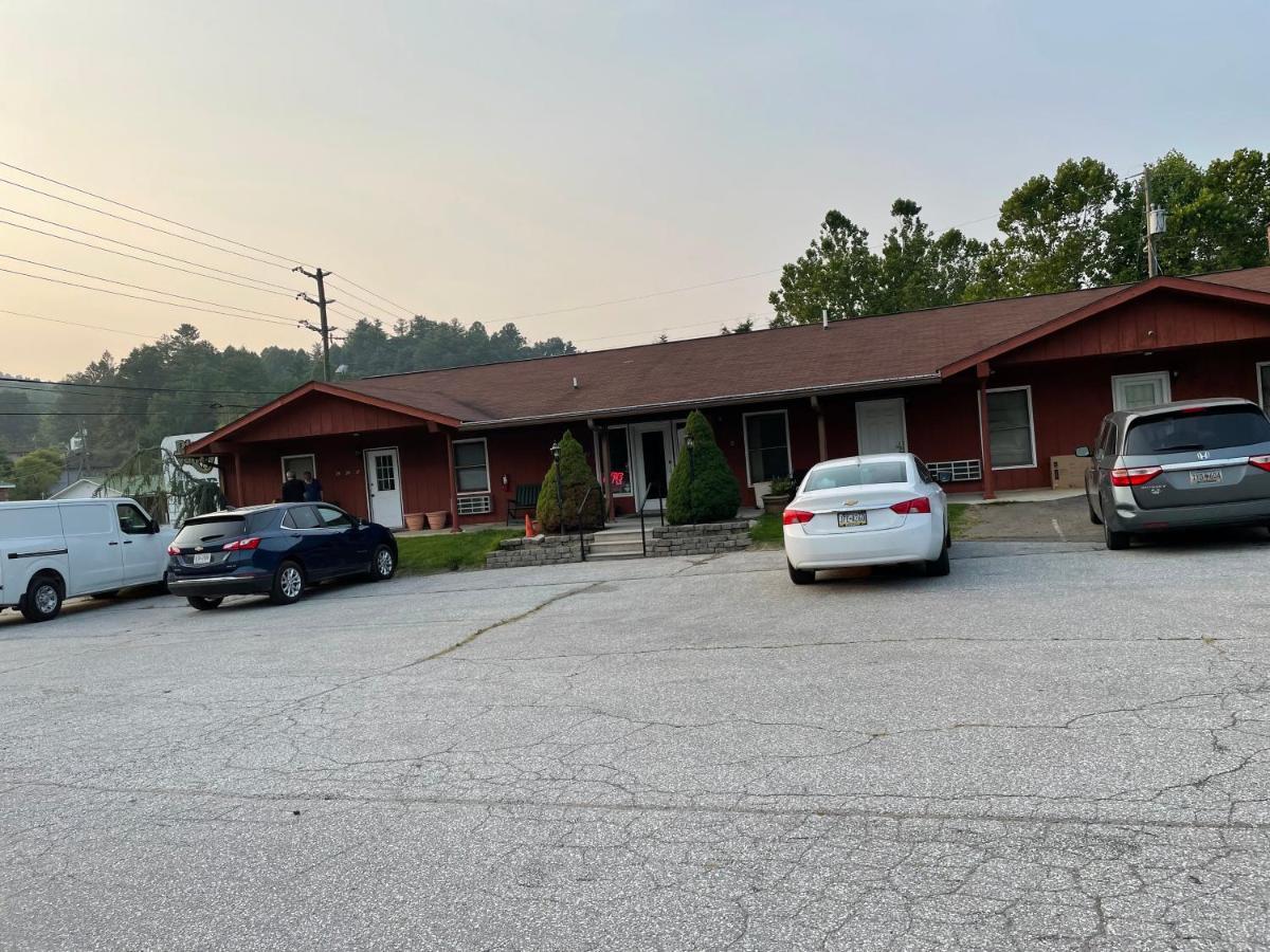 Pine Valley Motel Spruce Pine Екстер'єр фото