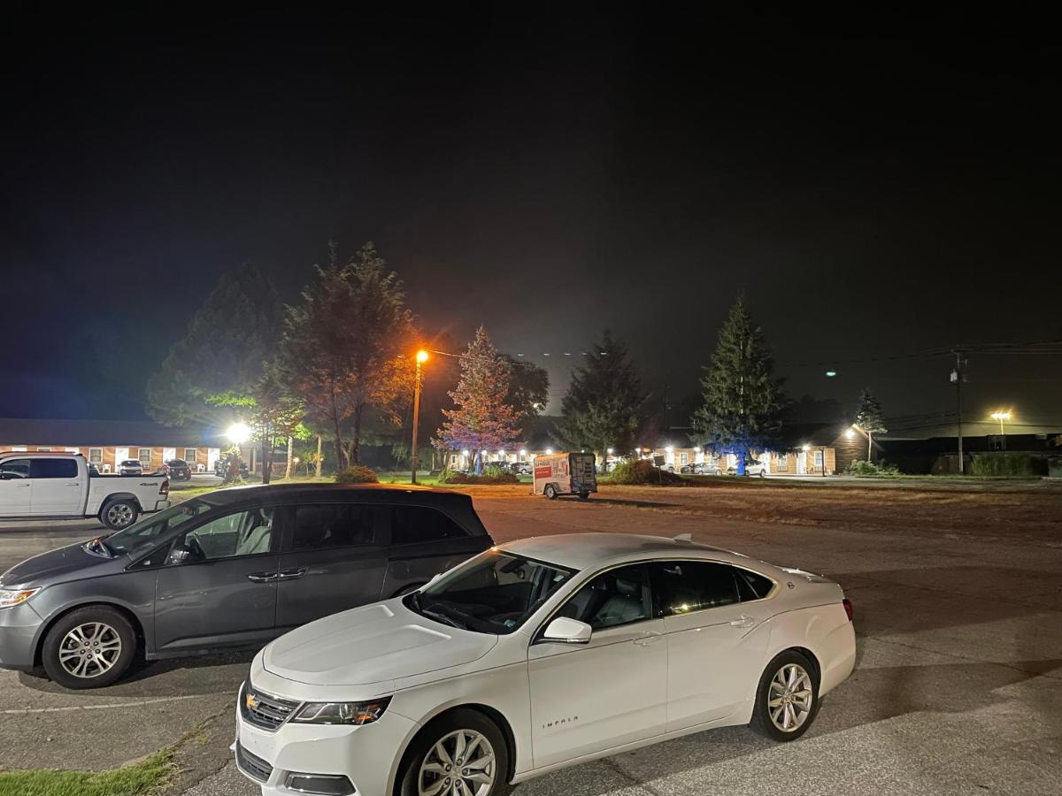 Pine Valley Motel Spruce Pine Екстер'єр фото