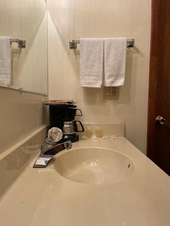 Pine Valley Motel Spruce Pine Екстер'єр фото