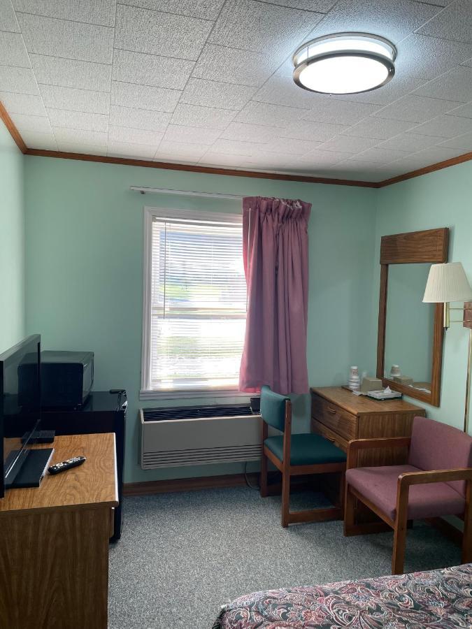 Pine Valley Motel Spruce Pine Екстер'єр фото