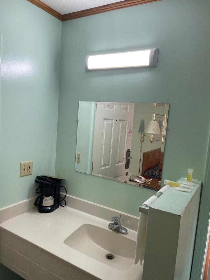 Pine Valley Motel Spruce Pine Екстер'єр фото
