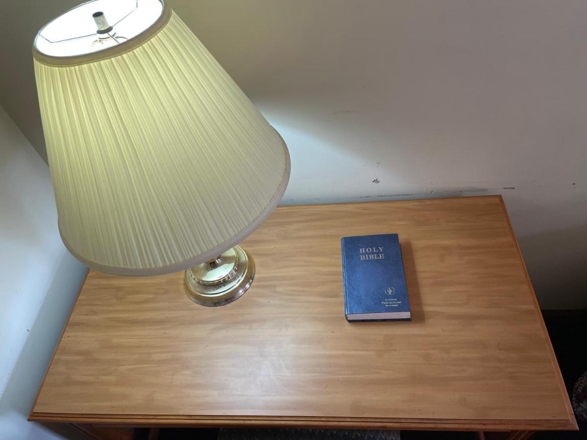 Pine Valley Motel Spruce Pine Екстер'єр фото