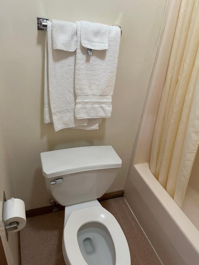 Pine Valley Motel Spruce Pine Екстер'єр фото