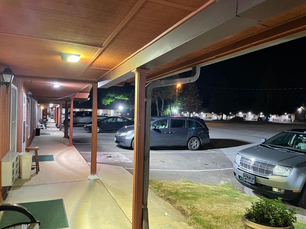 Pine Valley Motel Spruce Pine Екстер'єр фото