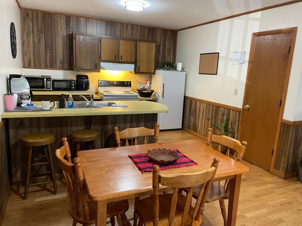 Pine Valley Motel Spruce Pine Екстер'єр фото
