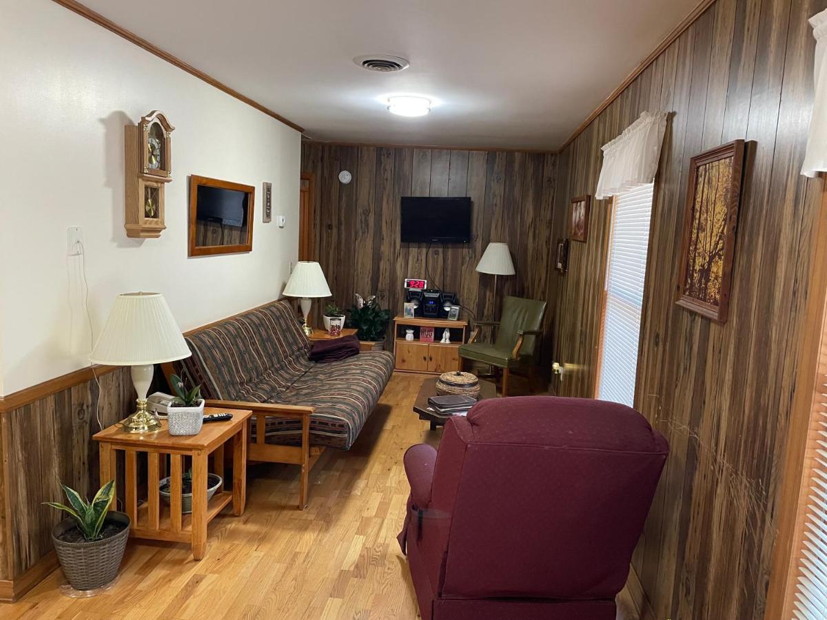 Pine Valley Motel Spruce Pine Екстер'єр фото