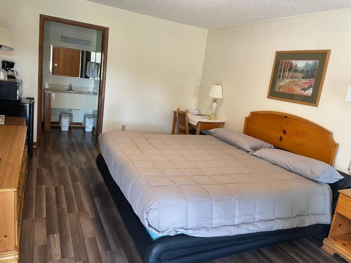 Pine Valley Motel Spruce Pine Екстер'єр фото