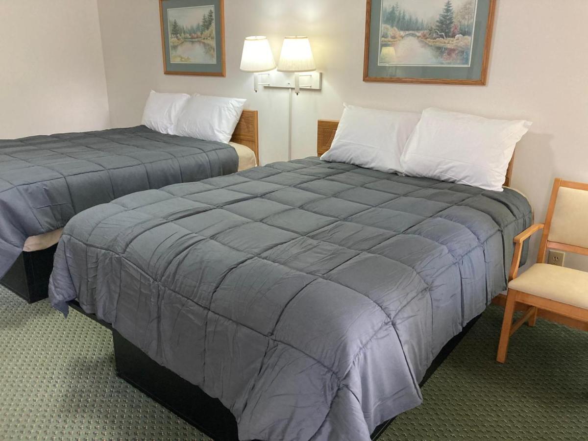 Pine Valley Motel Spruce Pine Екстер'єр фото