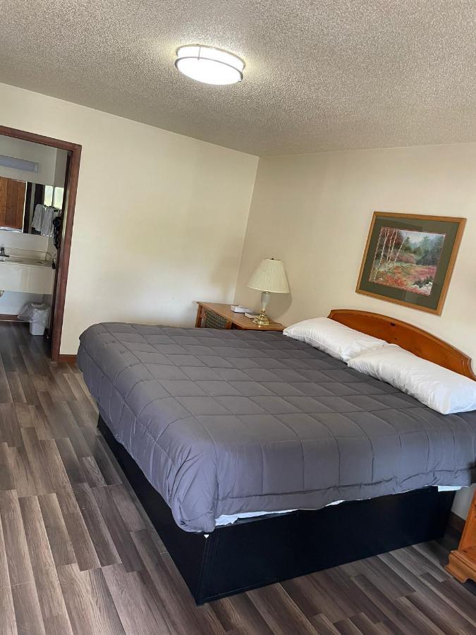 Pine Valley Motel Spruce Pine Екстер'єр фото