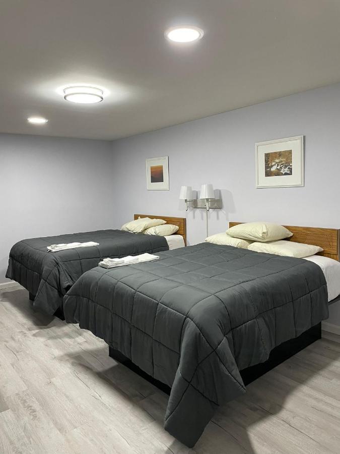 Pine Valley Motel Spruce Pine Екстер'єр фото