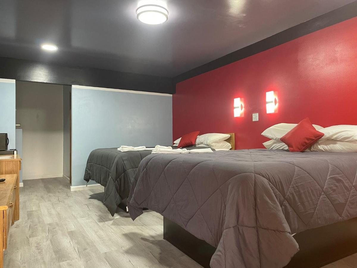 Pine Valley Motel Spruce Pine Екстер'єр фото
